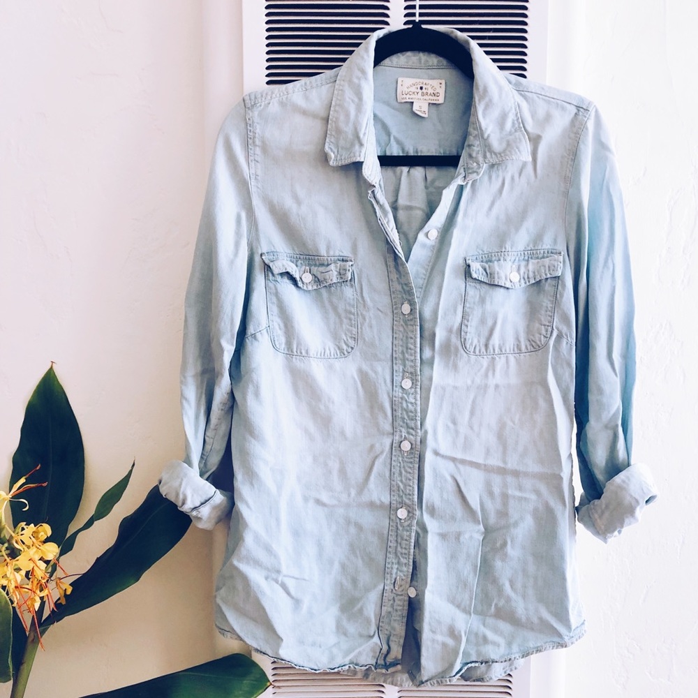 Chambray Buttondown